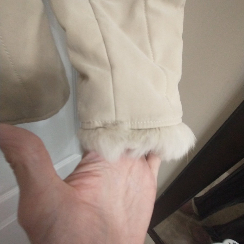 Vintage Cream Puffer Jacket with Faux Fur  Collar And Cuffs - Picture 5 of 14